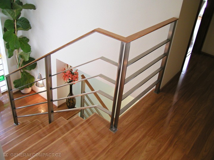 Dřevěné schodiště EXN